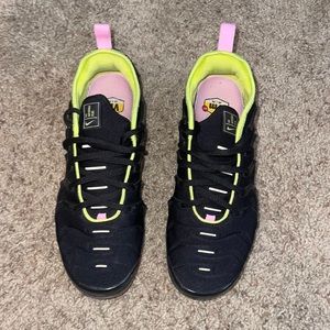 NIKE VAPORMAX PLUS